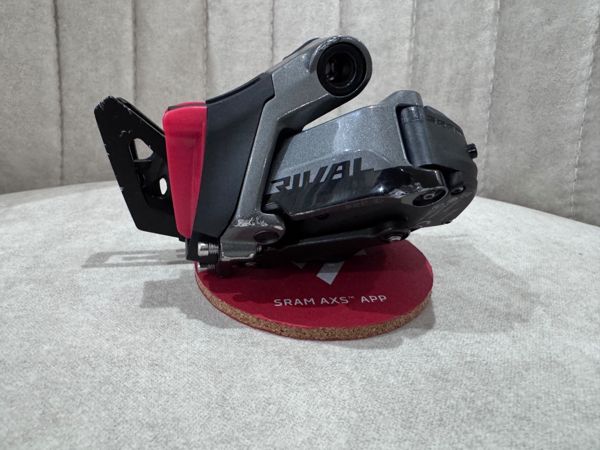ЗАДНИЙ ПЕРЕКЛЮЧАТЕЛЬ SRAM RIVAL AXS