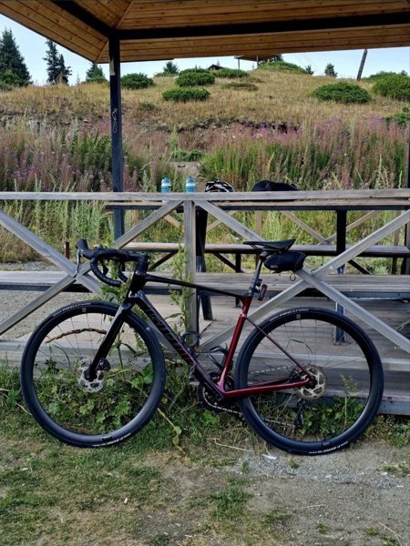 ПРОДАЁТСЯ ОТЛИЧНЫЙ ШОССЕЙНИК КЛАССА ЭНДЮРАНС GIANT DEFY ADVANCED