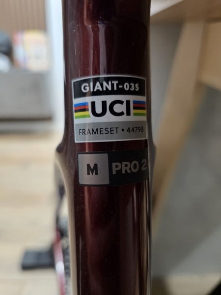 ПРОДАЁТСЯ ОТЛИЧНЫЙ ШОССЕЙНИК КЛАССА ЭНДЮРАНС GIANT DEFY ADVANCED